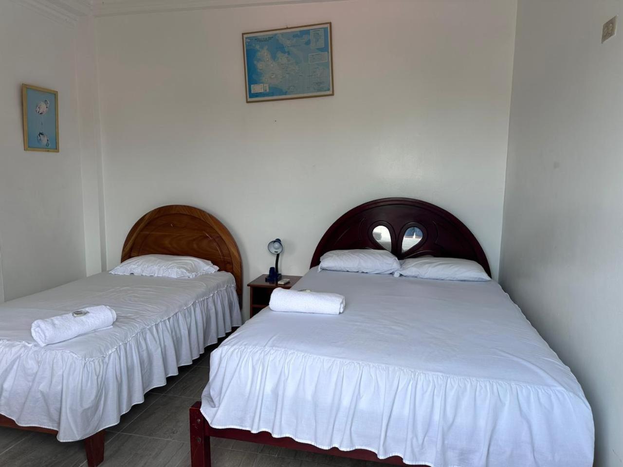 Hostal Insular Puerto Villamil Esterno foto