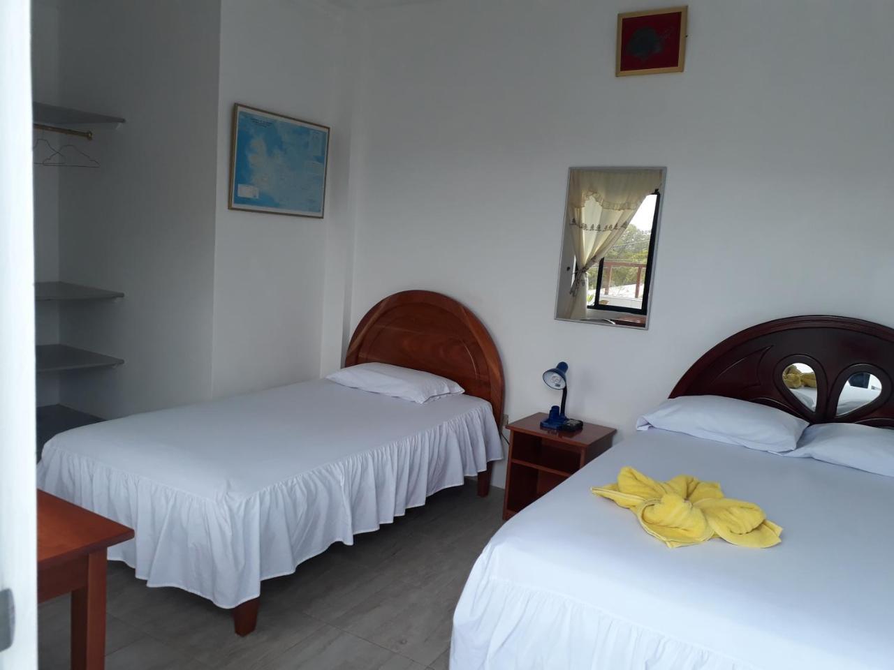 Hostal Insular Puerto Villamil Esterno foto