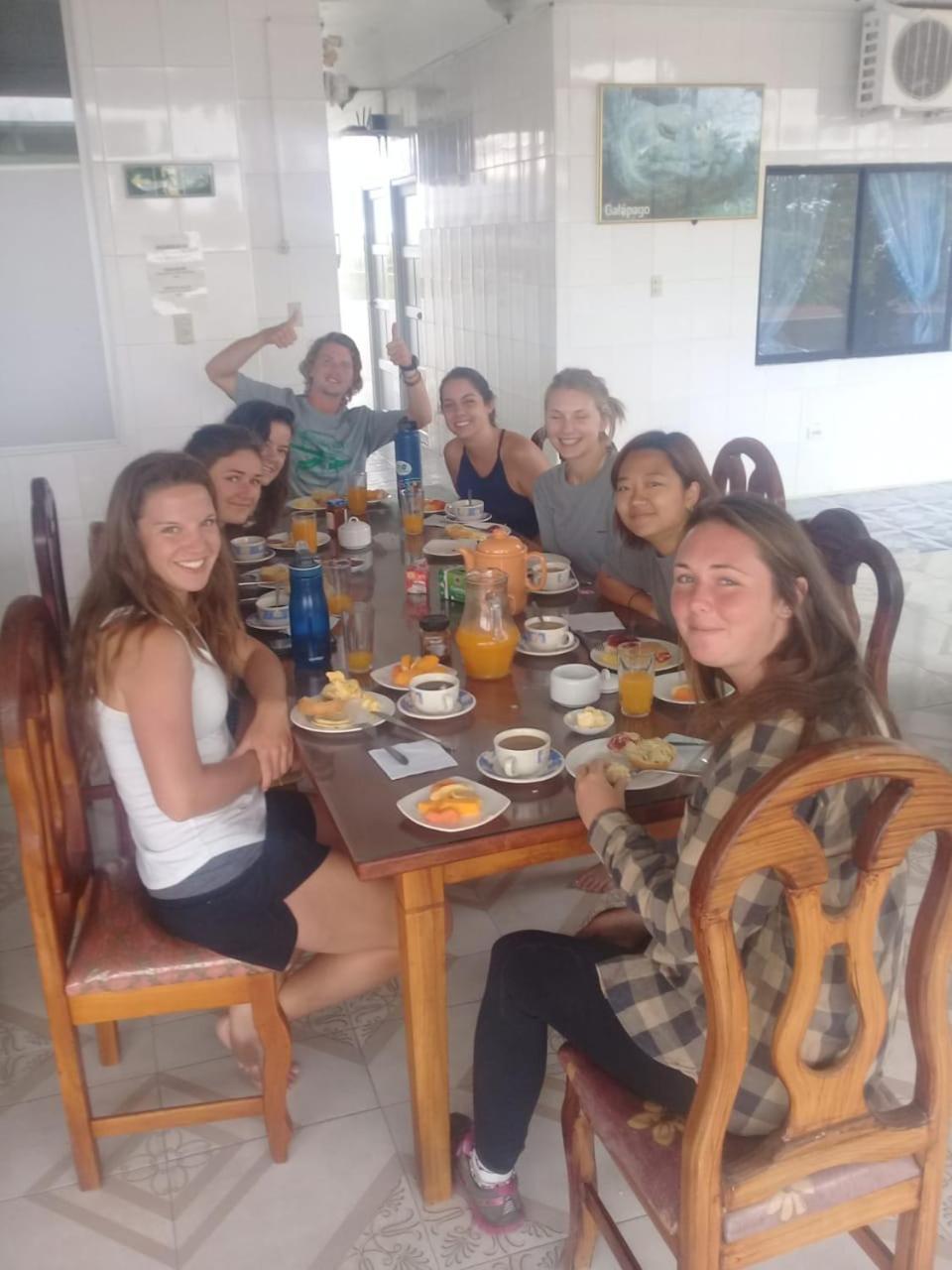 Hostal Insular Puerto Villamil Esterno foto